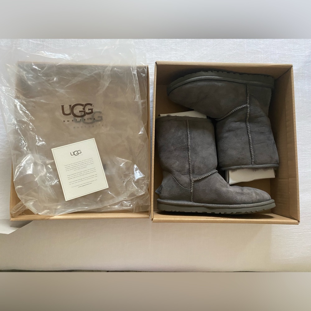 Classic Short Grey Uggs